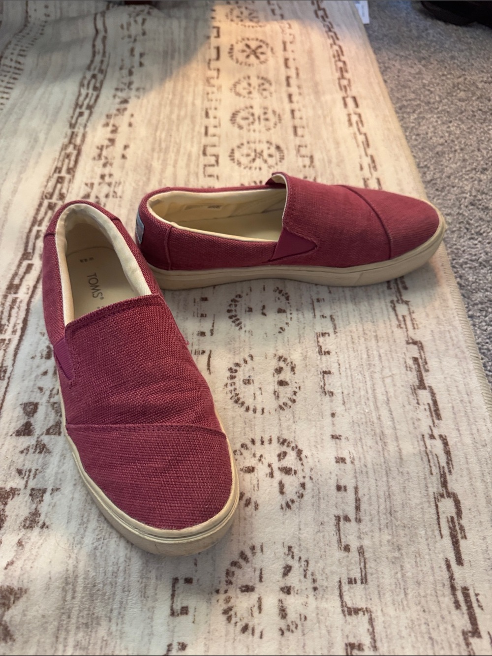 Toms Classic Slip-On Sneakers in Burgundy